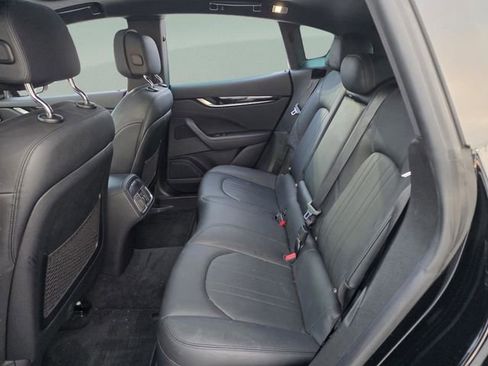 Used 2018 Maserati Levante image 22