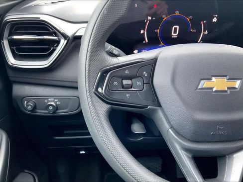 Used 2025 Chevrolet TrailBlazer LT AWD/4WD image 23