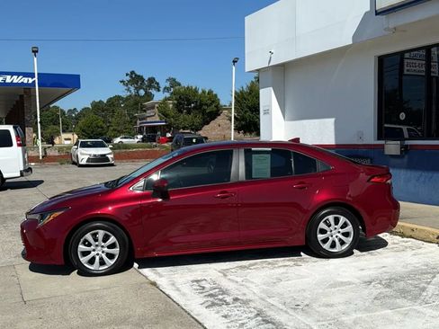 Used 2024 Toyota Corolla LE image 3