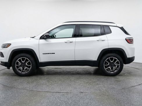 Used 2025 Jeep Compass Trailhawk AWD/4WD image 5