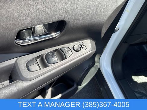Used 2023 Nissan Kicks SR w/ SR Premium Package FWD image 18