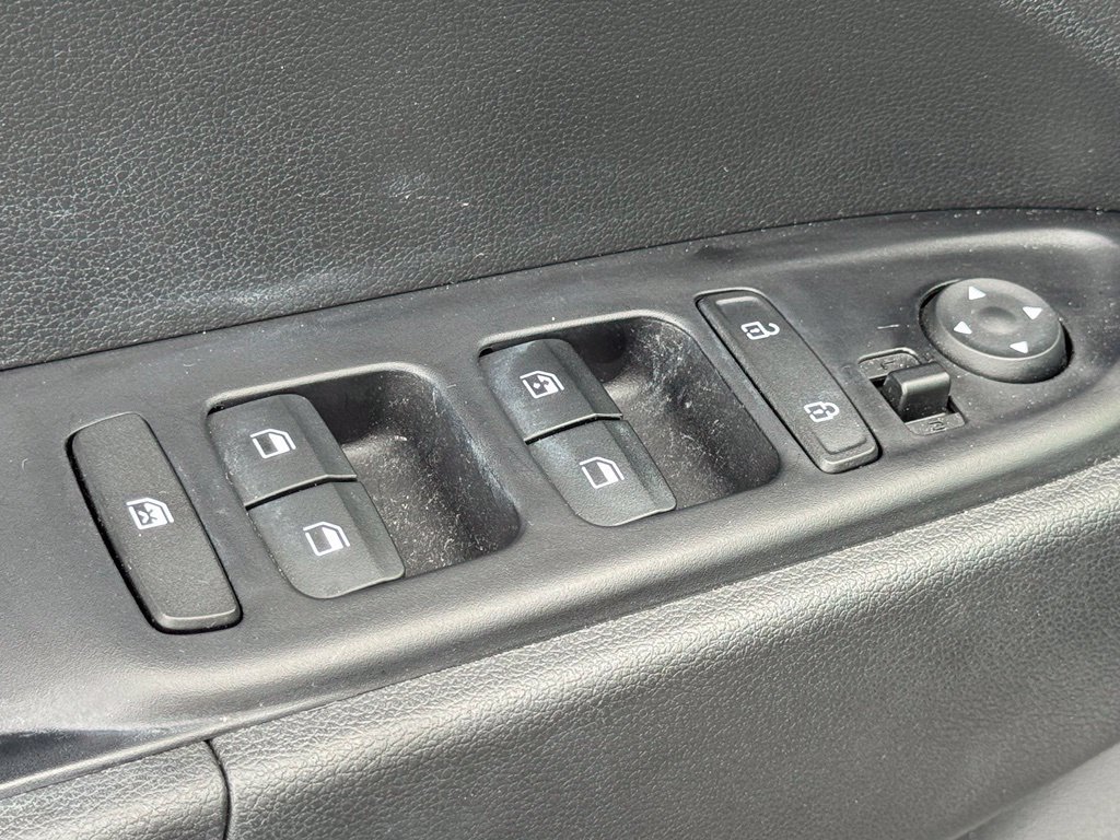Used 2024 Hyundai Venue SEL FWD image 18