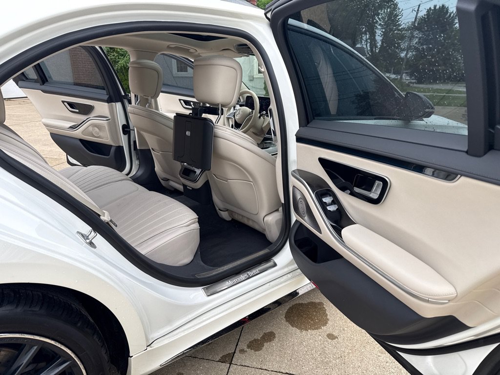 Used 2023 Mercedes-Benz S 500 4MATIC w/ AMG Line image 11