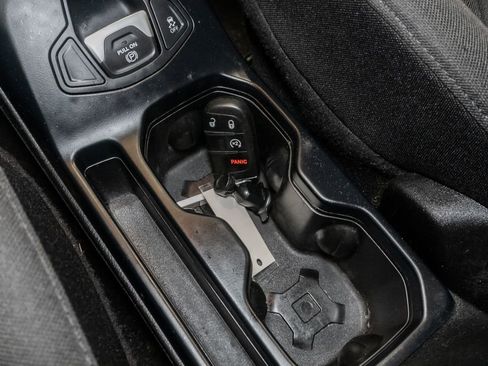 Used 2020 Jeep Renegade Latitude FWD image 23
