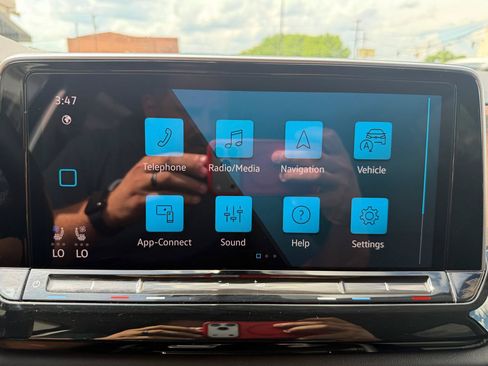 Used 2024 Volkswagen Atlas SE AWD/4WD image 16