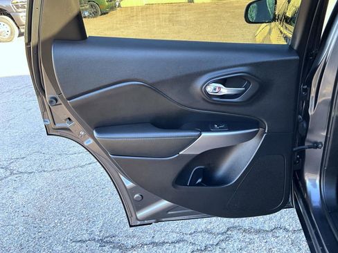 Used 2021 Jeep Cherokee Latitude Lux image 21