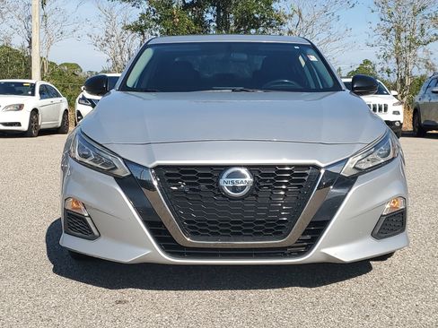 Certified 2019 Nissan Altima 2.5 SR w/ SR Premium Package image 2