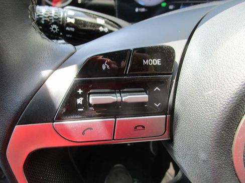 Used 2023 Hyundai Elantra Limited FWD image 32
