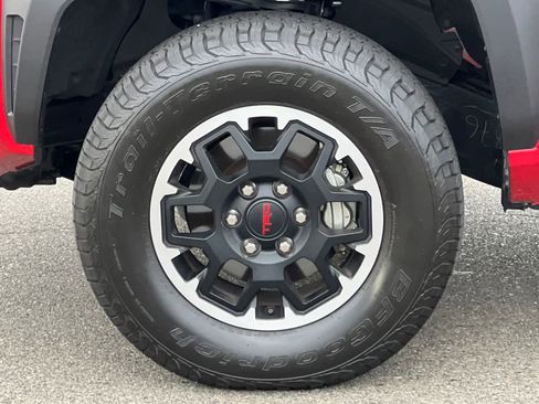 Certified 2024 Toyota Tacoma TRD Off-Road w/ TRD Off Road Premium Package AWD/4WD image 30