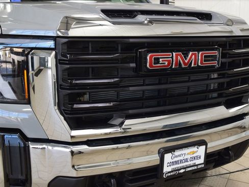 Used 2025 GMC Sierra 3500 Pro w/ Convenience Package image 7