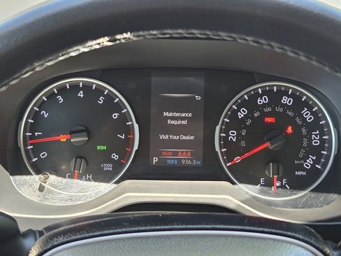 Used 2021 Toyota RAV4 XLE w/ Convenience Package AWD/4WD image 17
