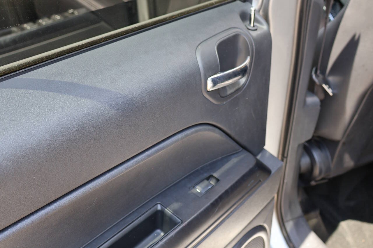 Used 2016 Jeep Patriot High Altitude FWD image 15