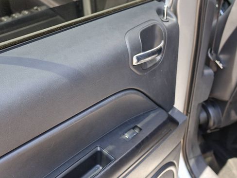 Used 2016 Jeep Patriot High Altitude FWD image 15