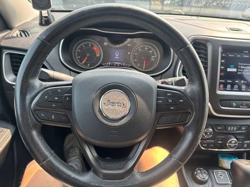 Used 2019 Jeep Cherokee Trailhawk w/ Cold Weather Group AWD/4WD image 15