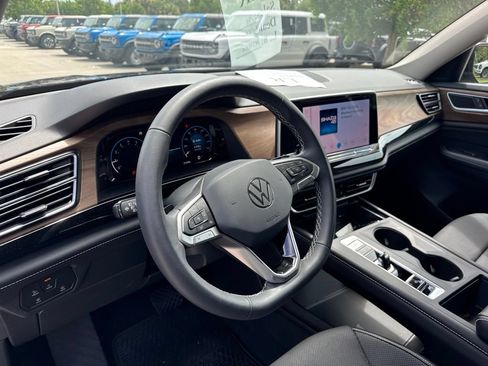 Used 2024 Volkswagen Atlas SE FWD image 9