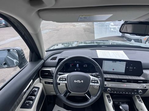 Used 2024 Kia Telluride EX w/ EX Captain's Chair Package AWD/4WD image 23