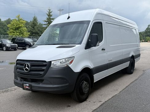 Used 2019 Mercedes-Benz Sprinter 170 image 4