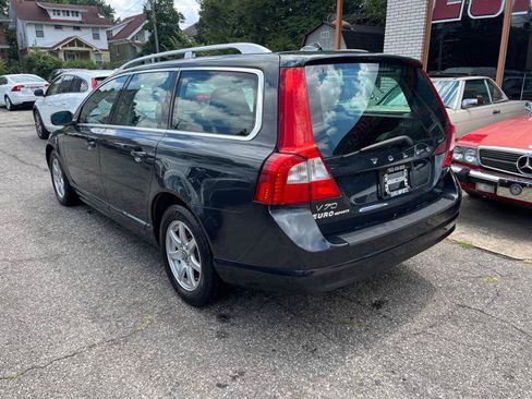 Used 2010 Volvo V70 FWD image 6