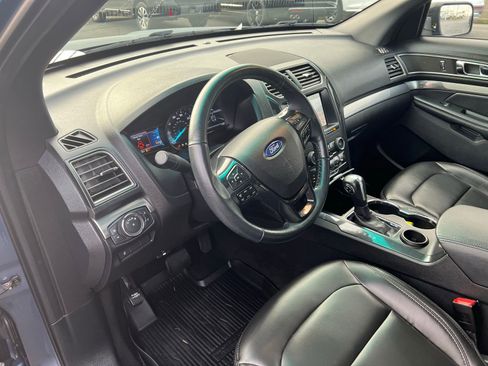 Used 2019 Ford Explorer XLT w/ Equipment Group 202A image 11