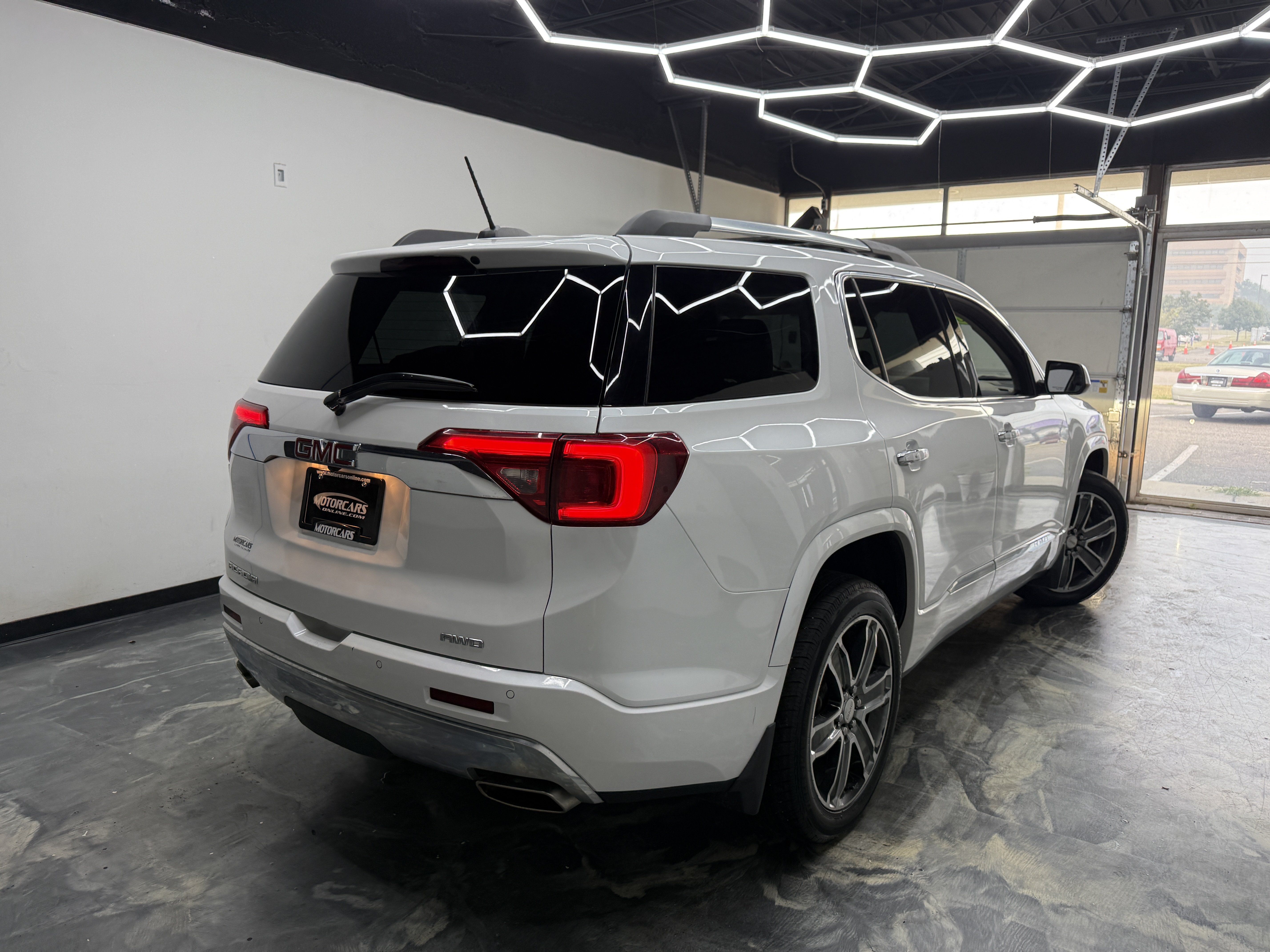 Used 2018 GMC Acadia Denali AWD/4WD image 5