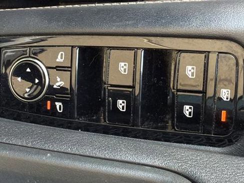 Used 2023 Nissan Ariya AWD image 12