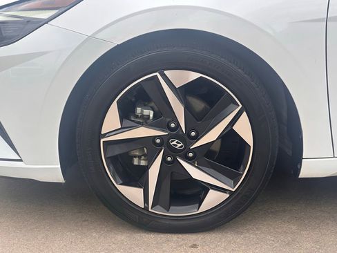 Used 2023 Hyundai Elantra SEL w/ Convenience Package image 11