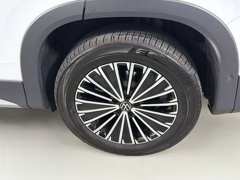 Used 2025 Volkswagen Tiguan S image 28