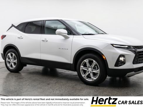 Used 2025 Chevrolet Blazer LT FWD image 1
