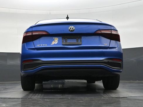 Used 2023 Volkswagen Jetta SE w/ Panoramic Sunroof Package FWD image 23