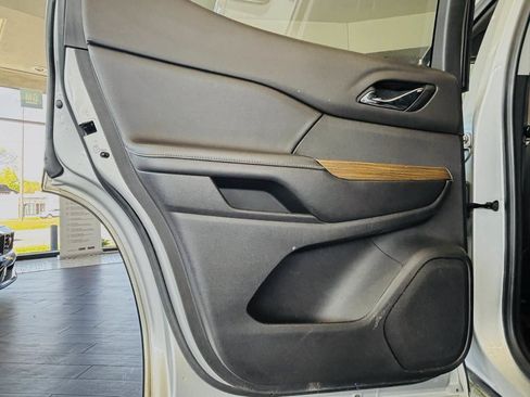 Used 2019 GMC Acadia SLE FWD image 37