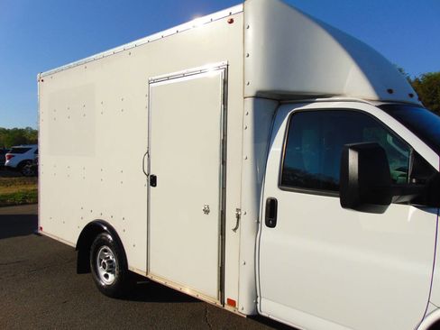 Used 2022 GMC Savana 3500 w/ Power Convenience Package image 34