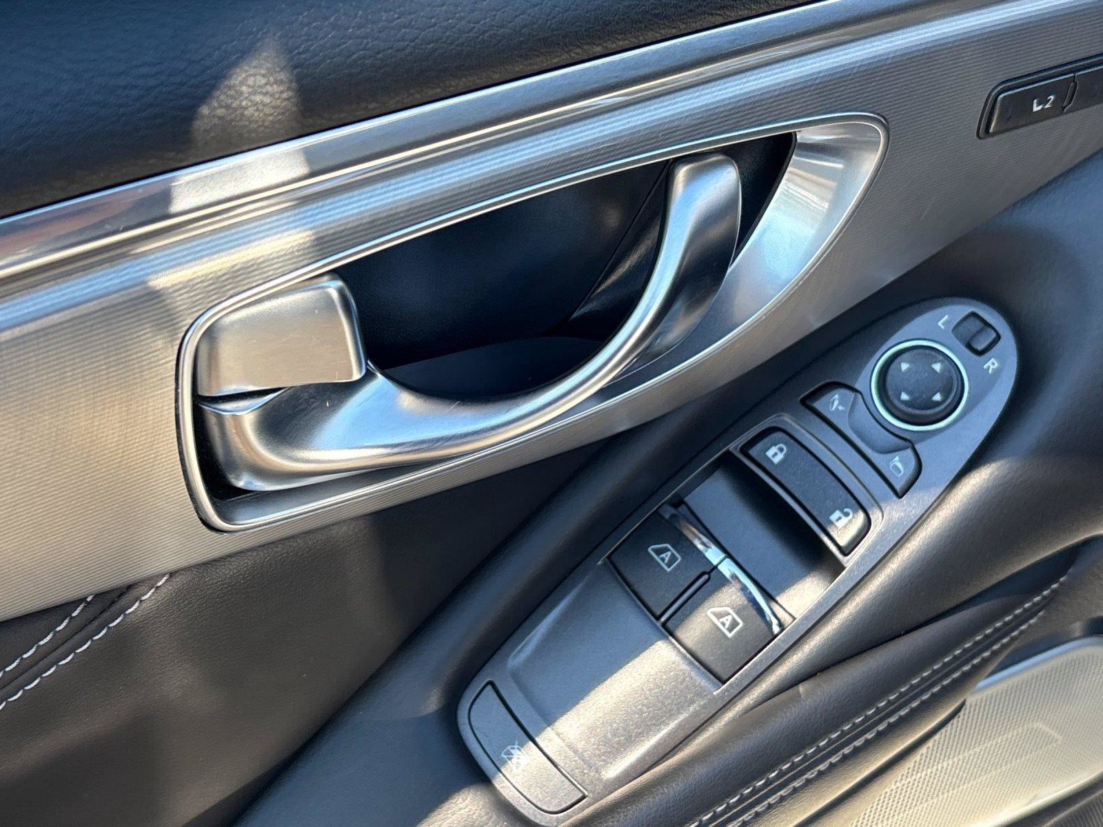 Used 2022 INFINITI Q60 3.0t Luxe w/ Essential Package RWD image 14