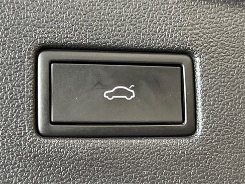 Certified 2023 Volkswagen Tiguan SE R-Line image 30