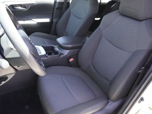 Used 2025 Toyota RAV4 XLE AWD/4WD image 20