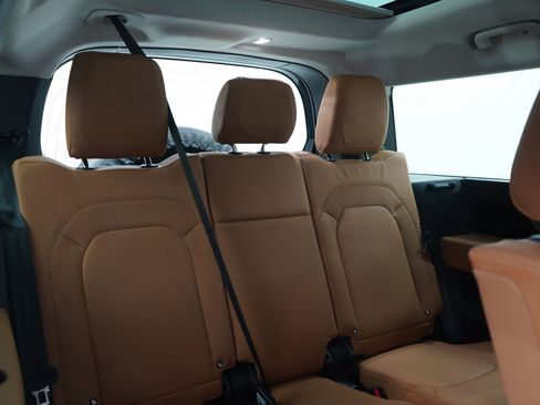 Used 2023 Land Rover Defender 130 First Edition image 11