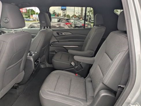 Certified 2024 Chevrolet Traverse LT FWD image 12
