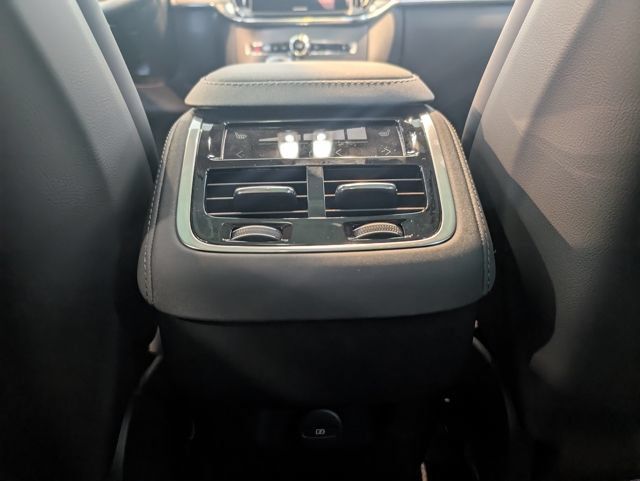 Used 2026 Volvo XC90 B6 Plus w/ Protection Package Premier AWD/4WD image 26