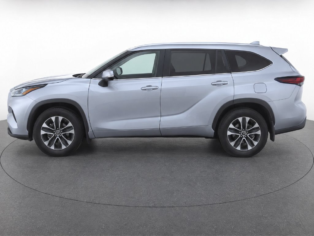 Used 2024 Toyota Highlander XLE FWD image 8