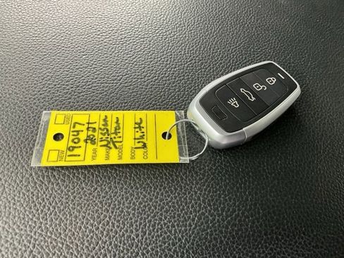 Used 2021 Nissan Titan SV w/ SV Convenience Package image 25