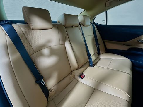 New 2025 Lexus ES 350 w/ Premium Package image 25