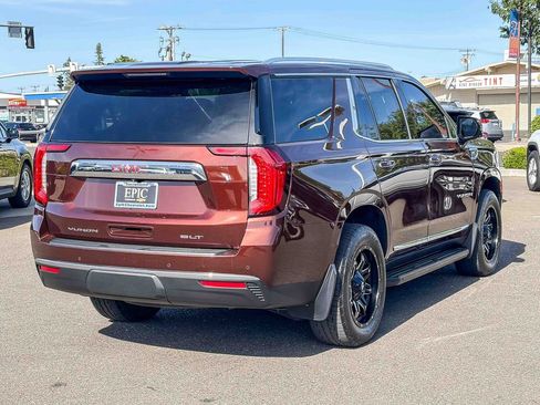 Used 2022 GMC Yukon SLT w/ SLT Luxury Package AWD/4WD image 4