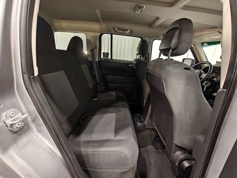 Used 2017 Jeep Patriot Sport w/ Power Value Group FWD image 18