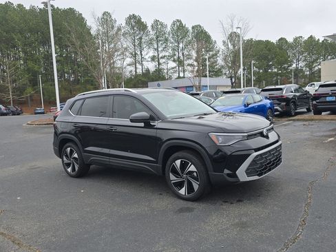 New 2026 Volkswagen Taos SE image 1