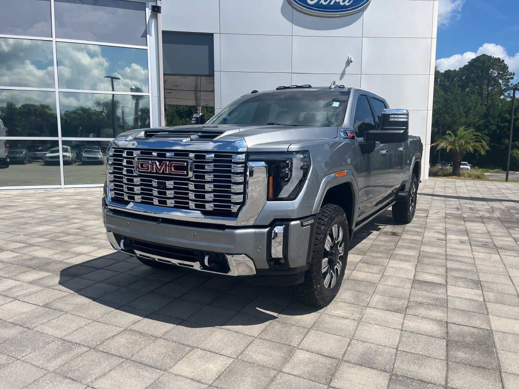 Used 2024 GMC Sierra 2500 Denali w/ Denali Reserve Package AWD/4WD image 2