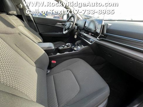 Used 2023 Kia Sportage LX image 12