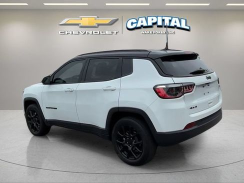 Used 2023 Jeep Compass Latitude w/ Convenience Group AWD/4WD image 4