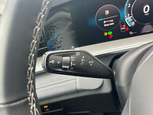 New 2026 Volkswagen Tiguan SE image 23