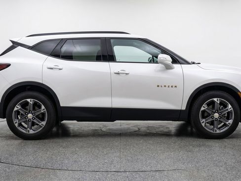 Used 2025 Chevrolet Blazer LT FWD image 11