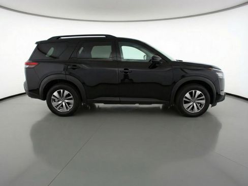 Used 2025 Nissan Pathfinder SV image 11
