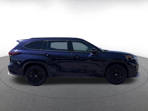 Used 2025 Toyota Highlander XSE AWD/4WD image 16